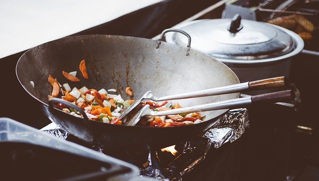 Wok de chou cabus et carottes