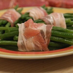 roulés d'haricots verts et bacon