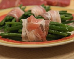 roulés d'haricots verts et bacon